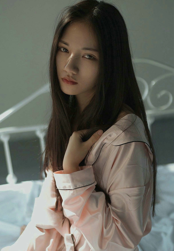 居家私房气质美女妩媚性感写真