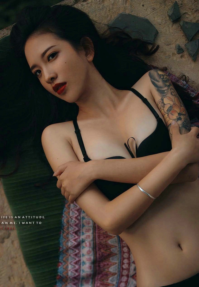 居家私房气质美女妩媚性感写真