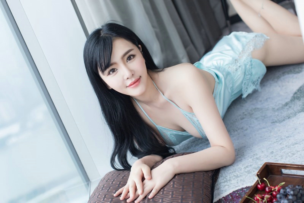 性感火辣娇艳童颜乳神私房大奶娇媚惹火诱惑写真