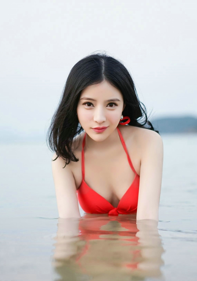 迷人风情比基尼嫩模施忆佳Kitty酱丰润写真