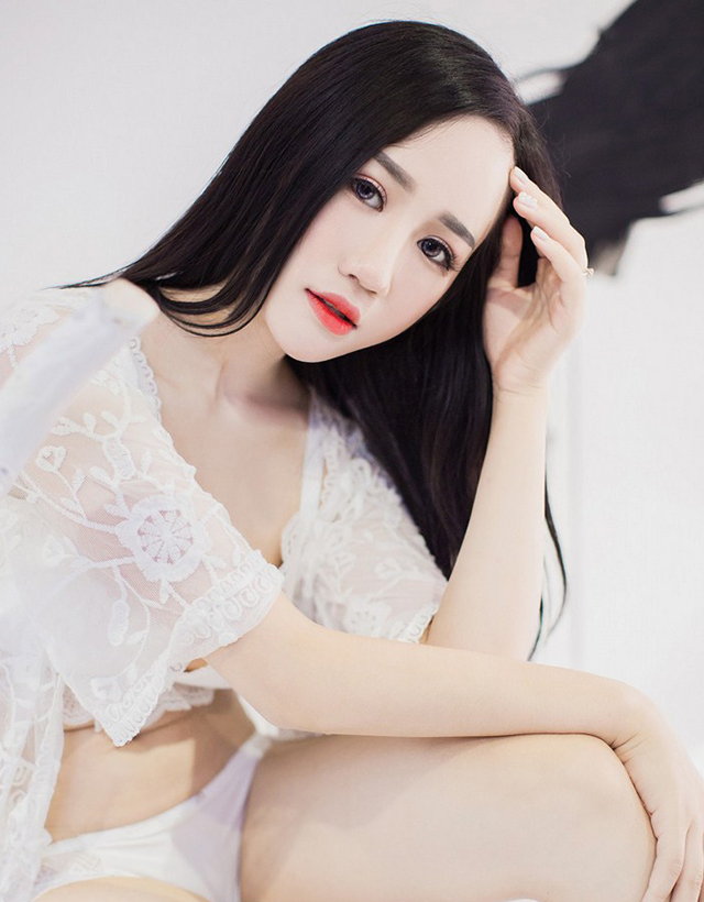 性感内衣极品美乳玉臂诱惑写真