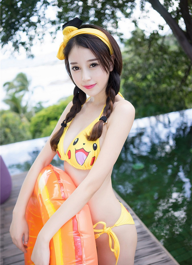 可爱比基尼美女赵小米性感乳沟迷人诱惑照
