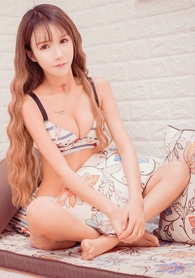 顾北北居家私房内衣美乳诱惑白嫩肌肤写真
