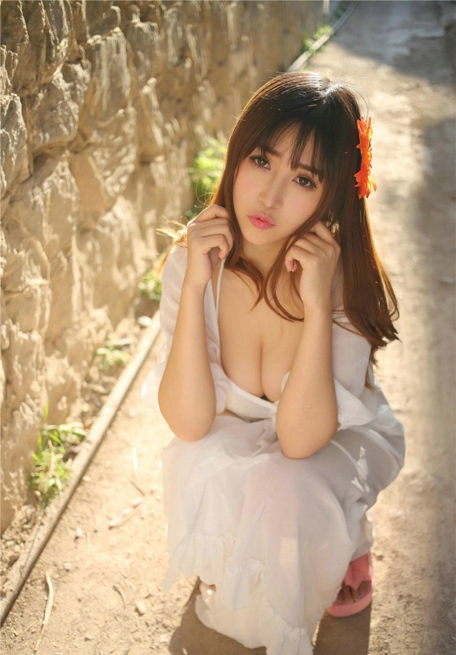 清纯丰满美女张优性感美乳娇媚诱惑写真