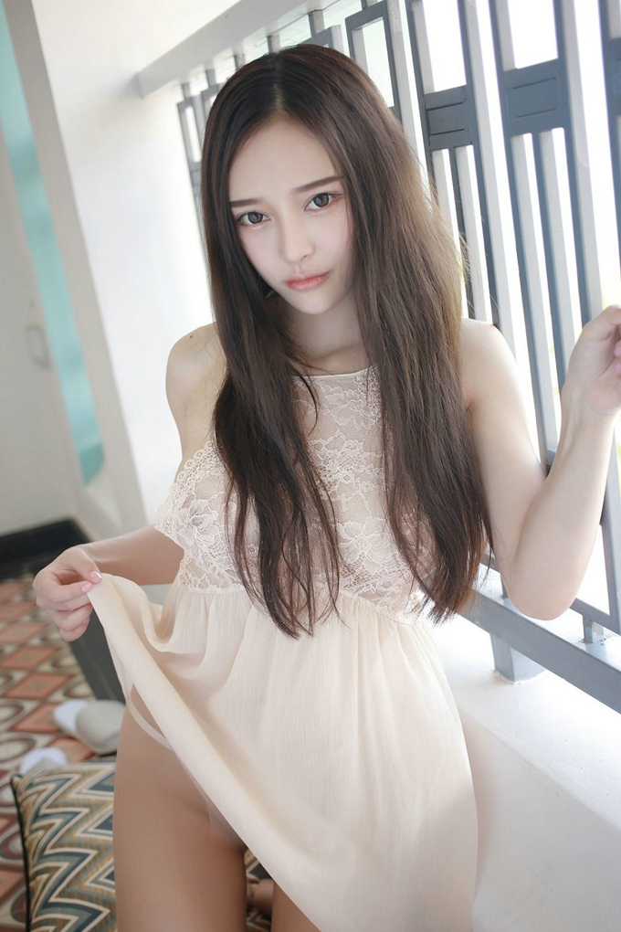 女神唐琪儿il心愿旅拍粉嫩蕾丝裙透视秀豪乳诱惑写真