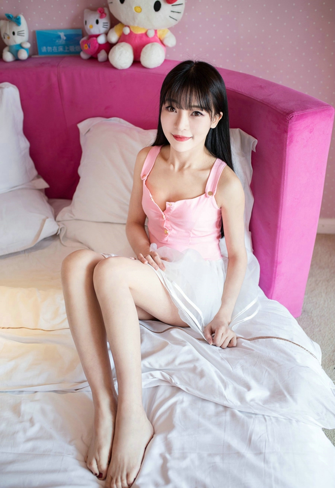 萌妹子Mio莉莉丝性感美腿白嫩肌肤写真