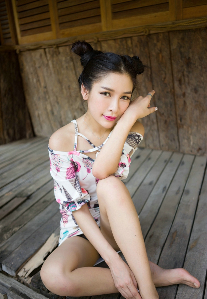 戴小唯性感诱惑迷人美腿气质妖娆撩人妩媚写真