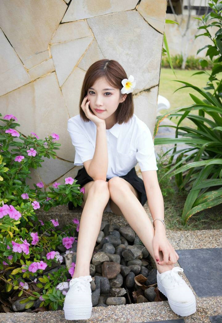 短发性感女孩清纯内衣迷人身姿阳光写真