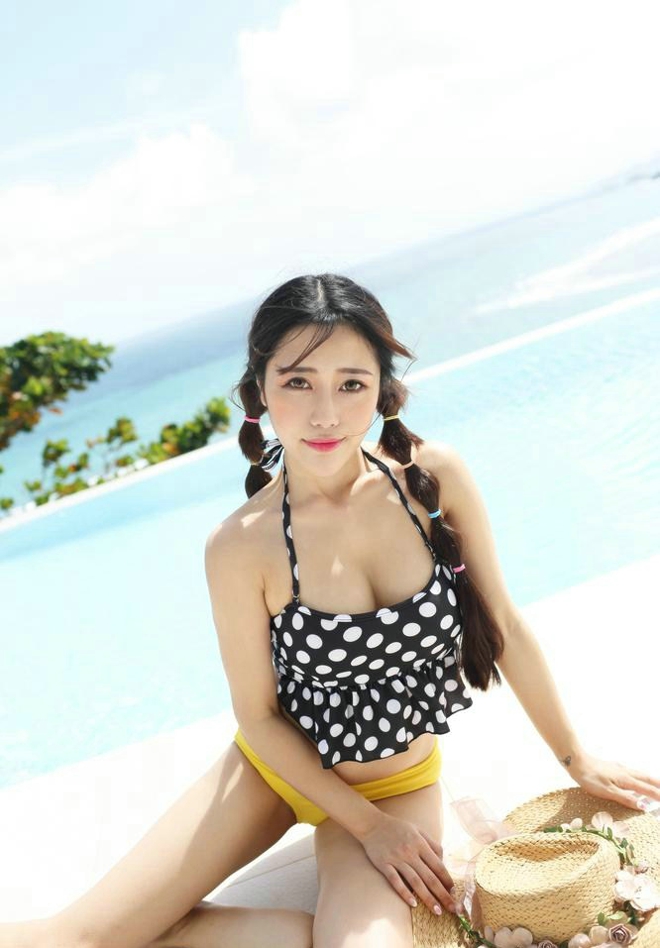 亚洲风骚幼女兜豆靓海岛阳光活力诱惑写真