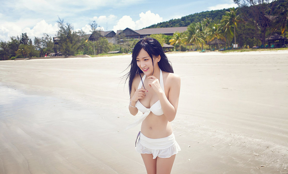 甜美女神杨上萱性感泳衣海边诱惑写真