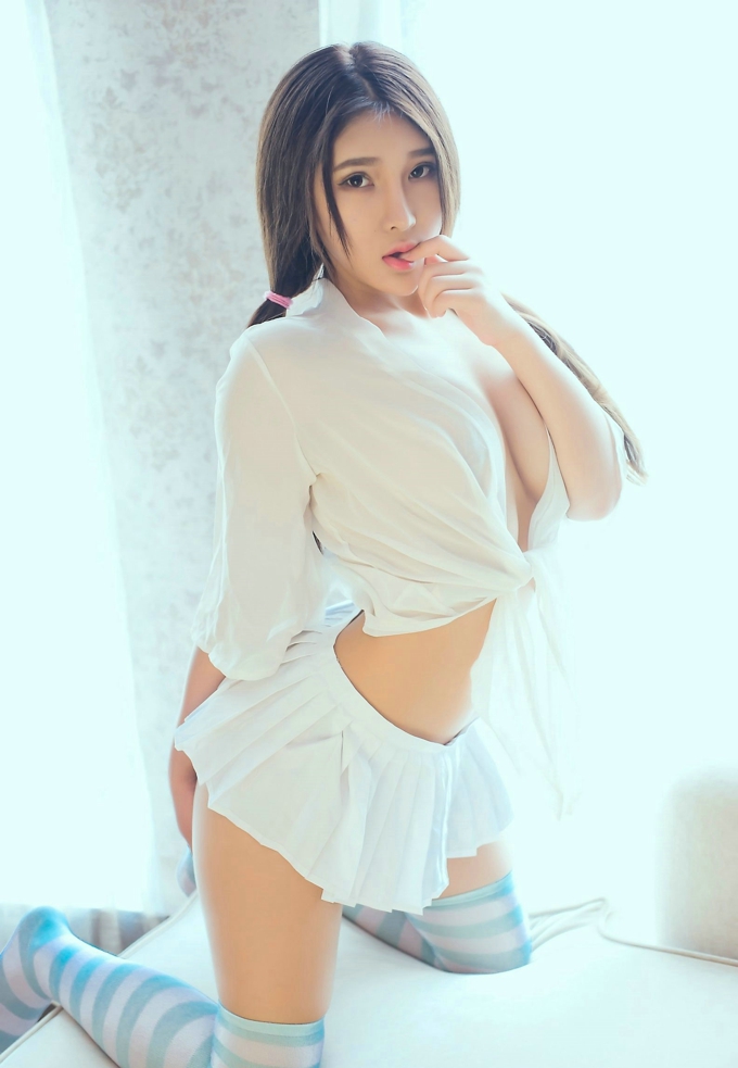 可爱嫩模巨乳诱惑当然是小熊呀写真