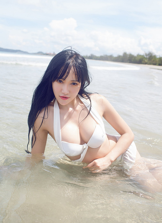 甜美女神杨上萱性感泳衣海边诱惑写真