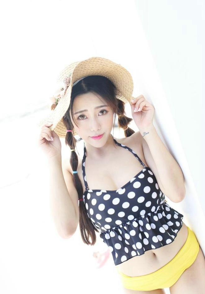 亚洲风骚幼女兜豆靓海岛阳光活力诱惑写真