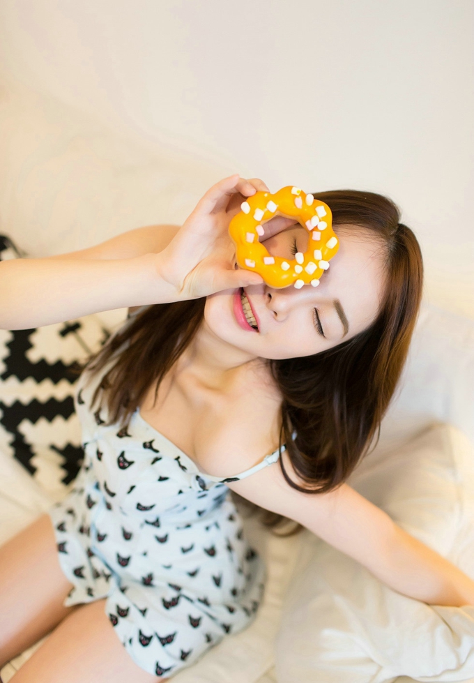 绵绵气质少女性感美腿诱人写真