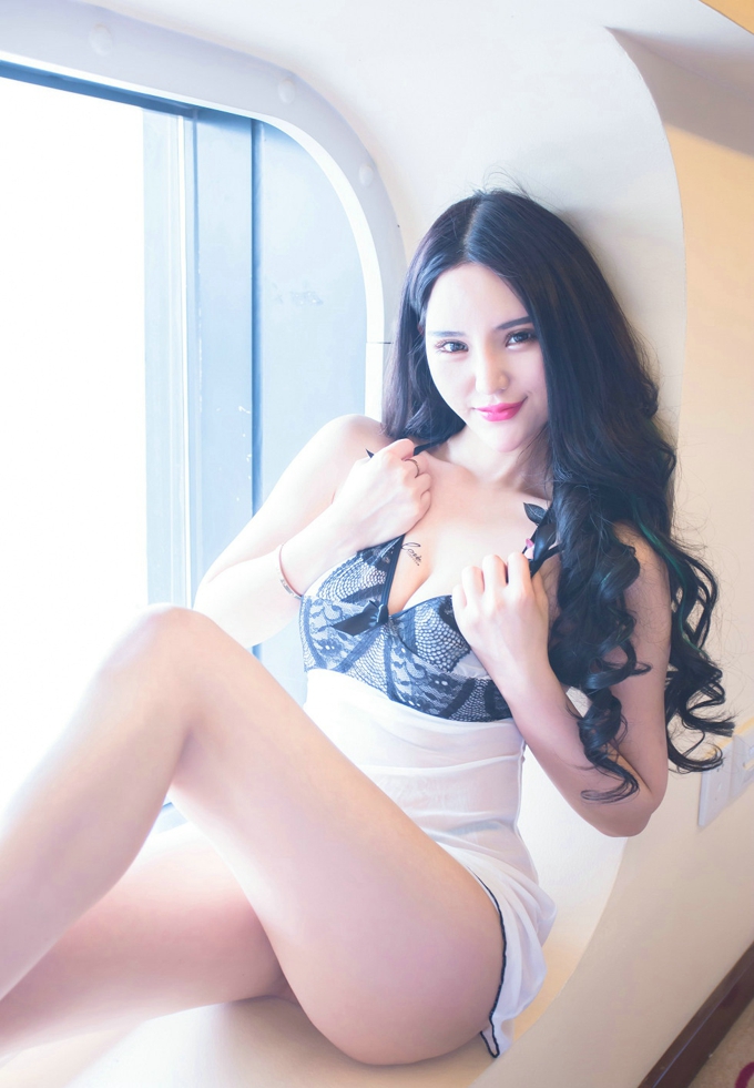 尤物陈雅漫VICKY性感迷人美腿气质写真