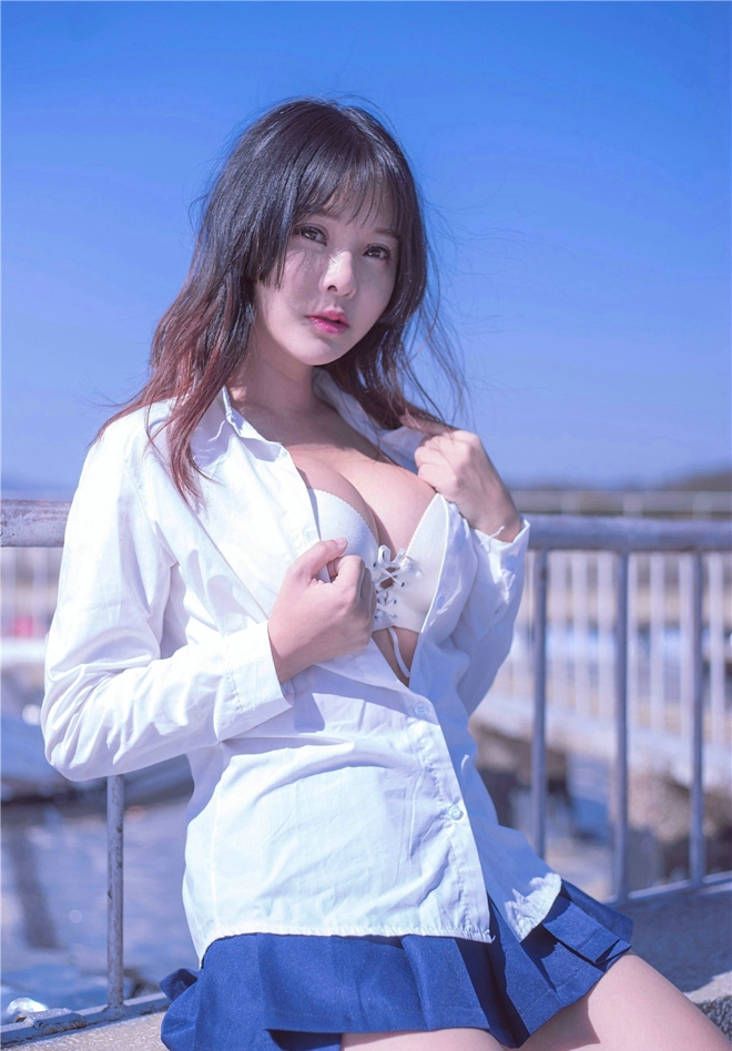 清纯学妹天台内衣大奶销魂妖娆诱惑写真