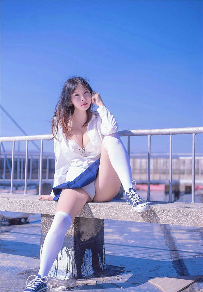 清纯学妹天台内衣大奶销魂妖娆诱惑写真
