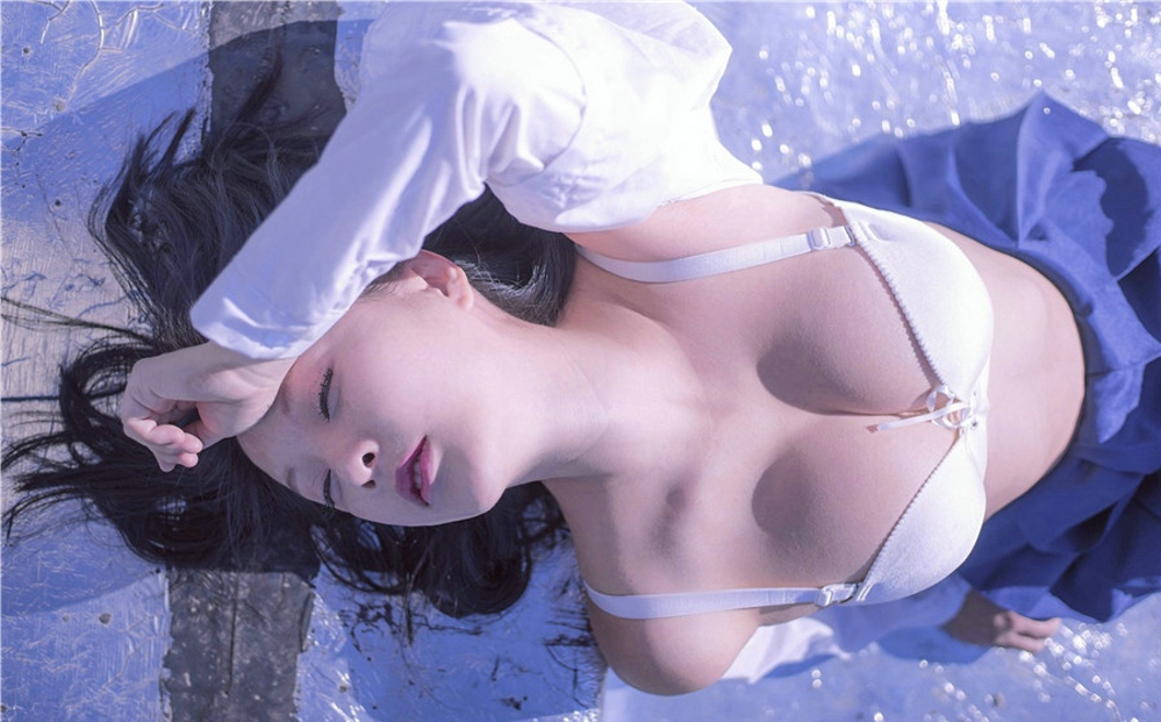清纯学妹天台内衣大奶销魂妖娆诱惑写真