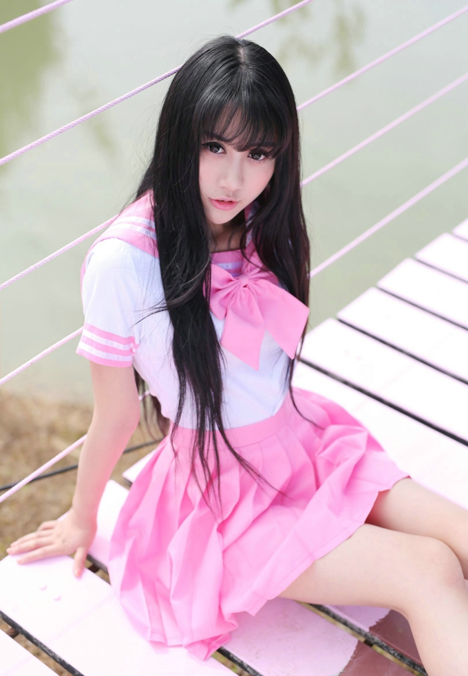 杨晓青儿粉红学生装制服诱惑写真
