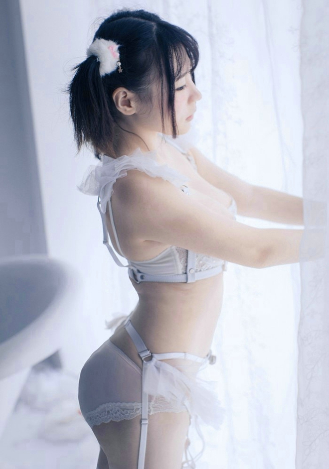 清纯萝莉私房爆乳挑逗销魂诱人写真