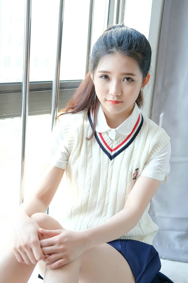 清纯学生制服美女私房大奶销魂诱惑撩人写真
