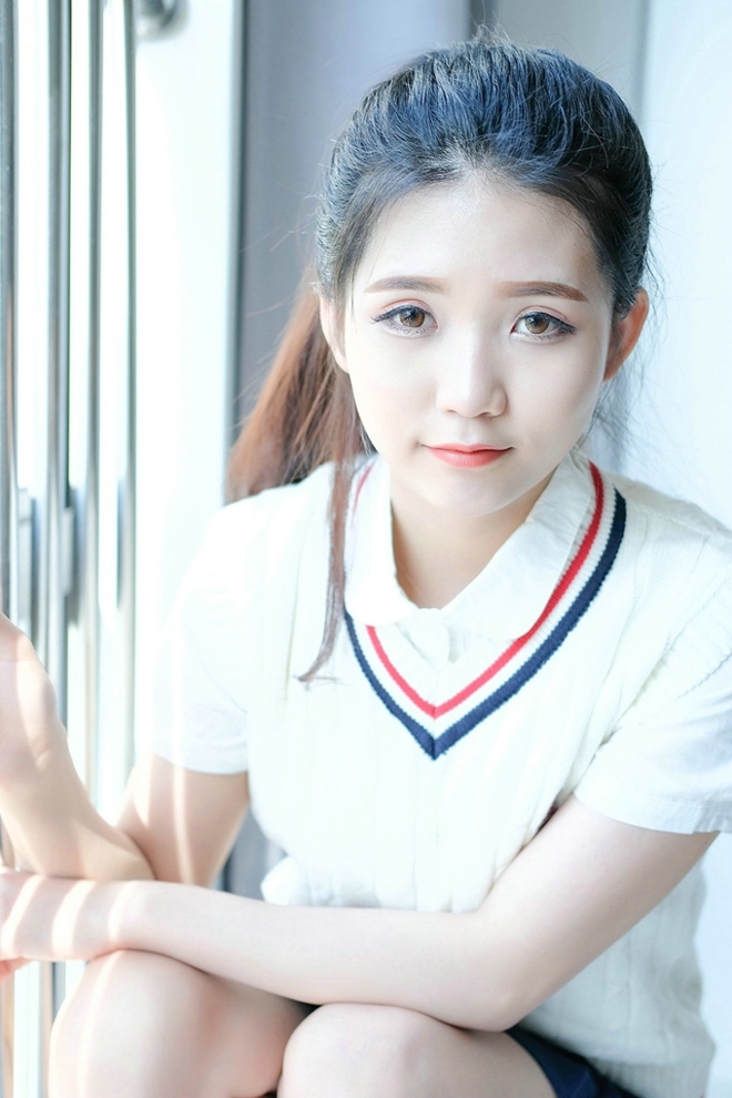 清纯学生制服美女私房大奶销魂诱惑撩人写真