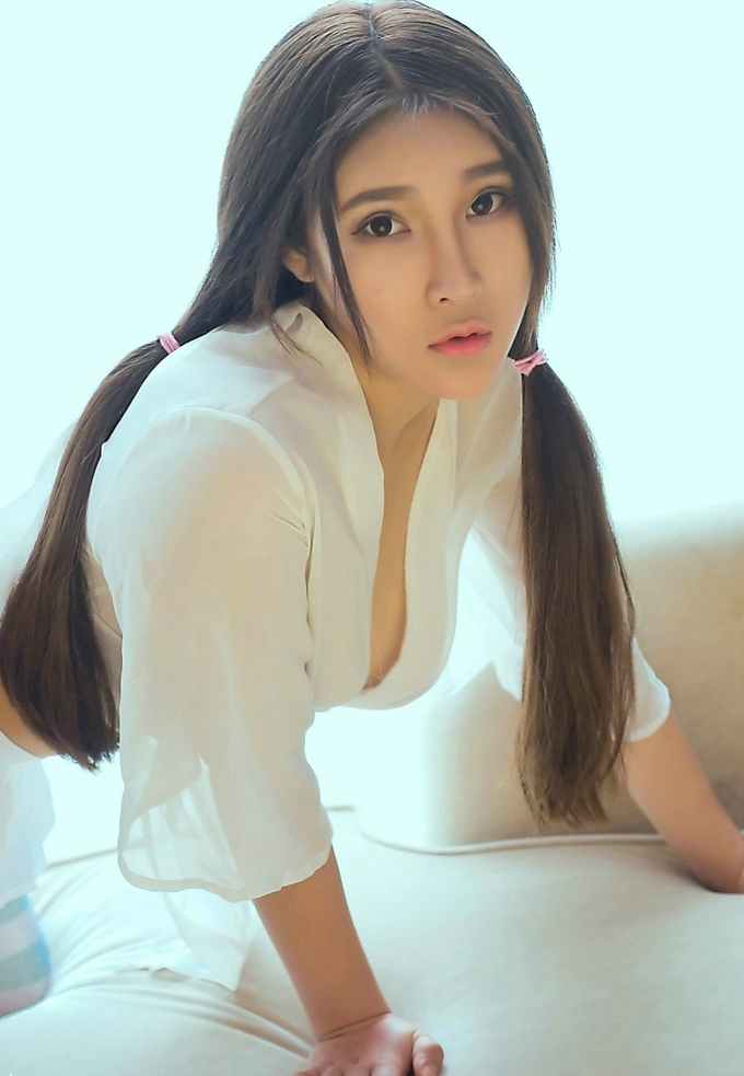 可爱嫩模巨乳诱惑当然是小熊呀写真