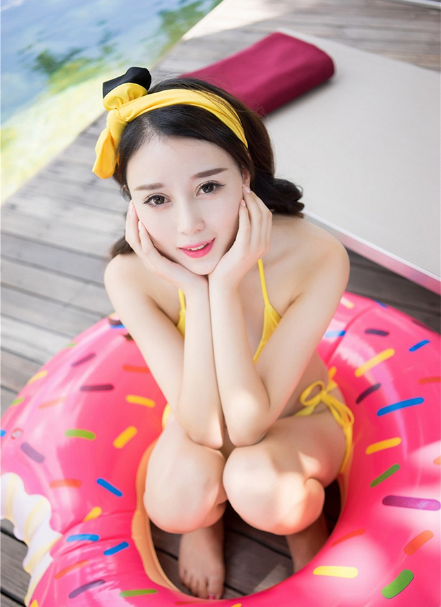 可爱比基尼美女赵小米性感乳沟迷人诱惑照