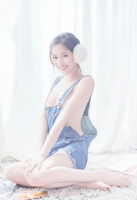嫩模李昔雨真空上阵笑容甜美私房照