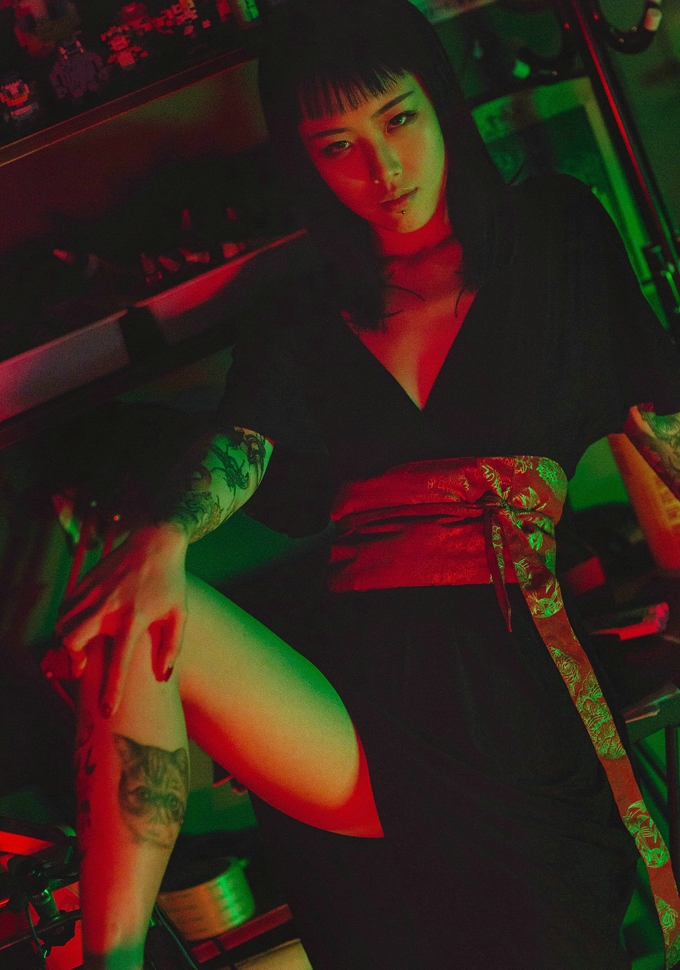 性感纹身少女王思匀气质迷人妩媚妖艳诱惑写真