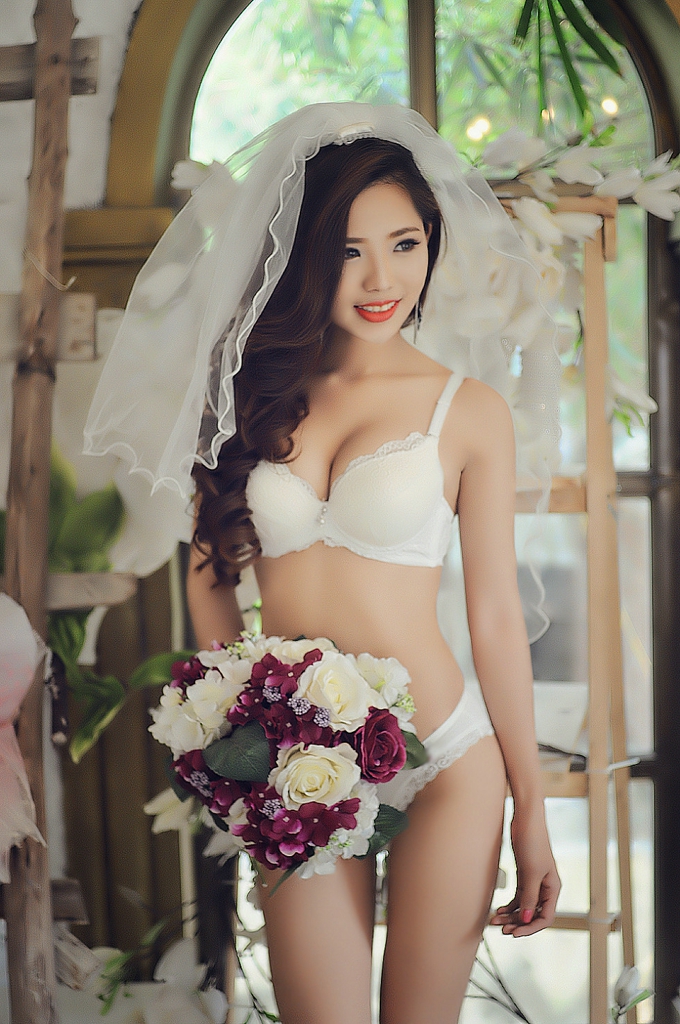 少妇风情诱惑内衣豪乳翘臀迷人写真