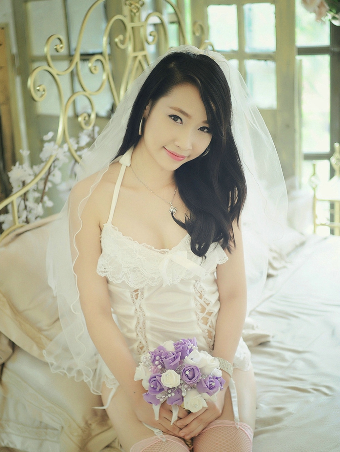 少妇风情诱惑内衣豪乳翘臀迷人写真