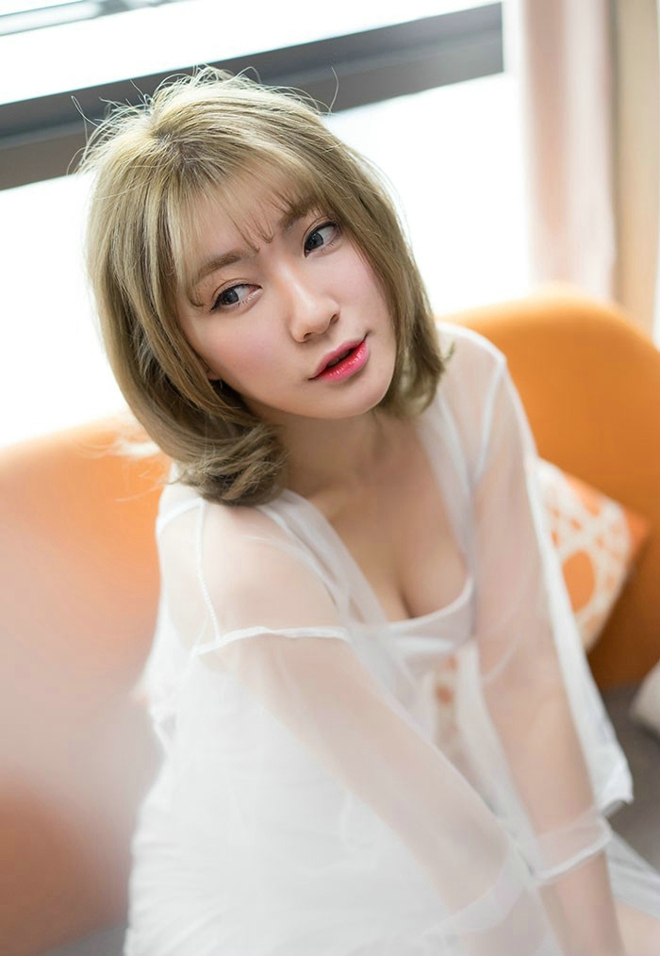 青春可爱性感萌妹子松岛拉面君吊带背心酥胸清新诱惑写真