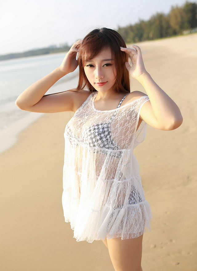 大胸美女猩一沙滩泳衣性感写真