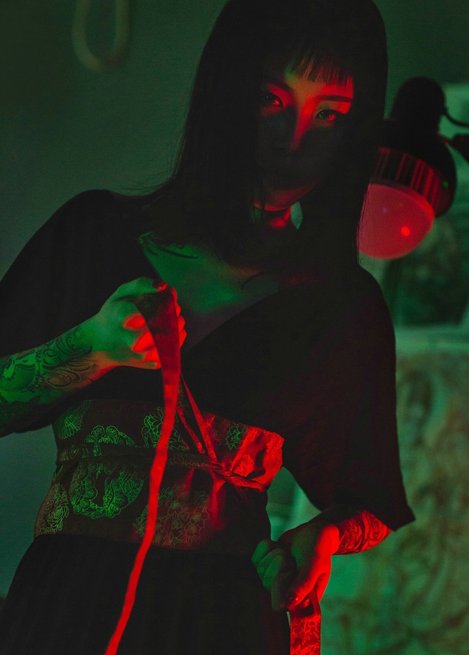性感纹身少女王思匀气质迷人妩媚妖艳诱惑写真