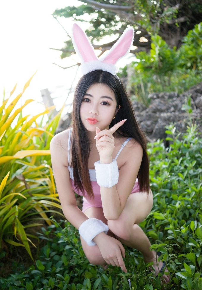 可爱气质少女娜露Selena诱惑迷人美乳翘臀大长腿兔女郎性感写真