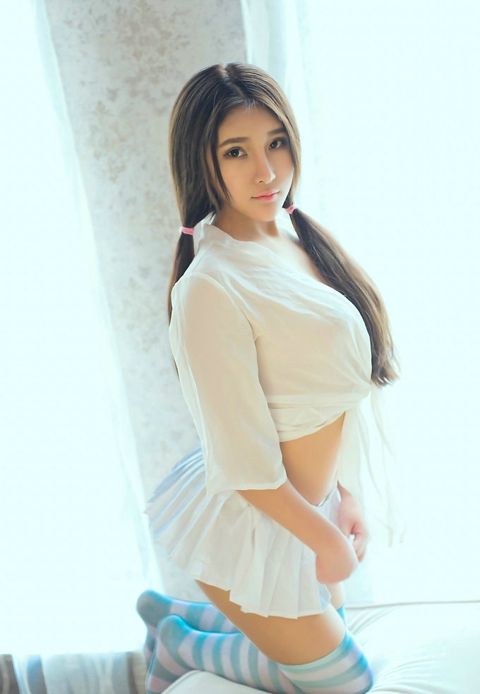 可爱嫩模巨乳诱惑当然是小熊呀写真