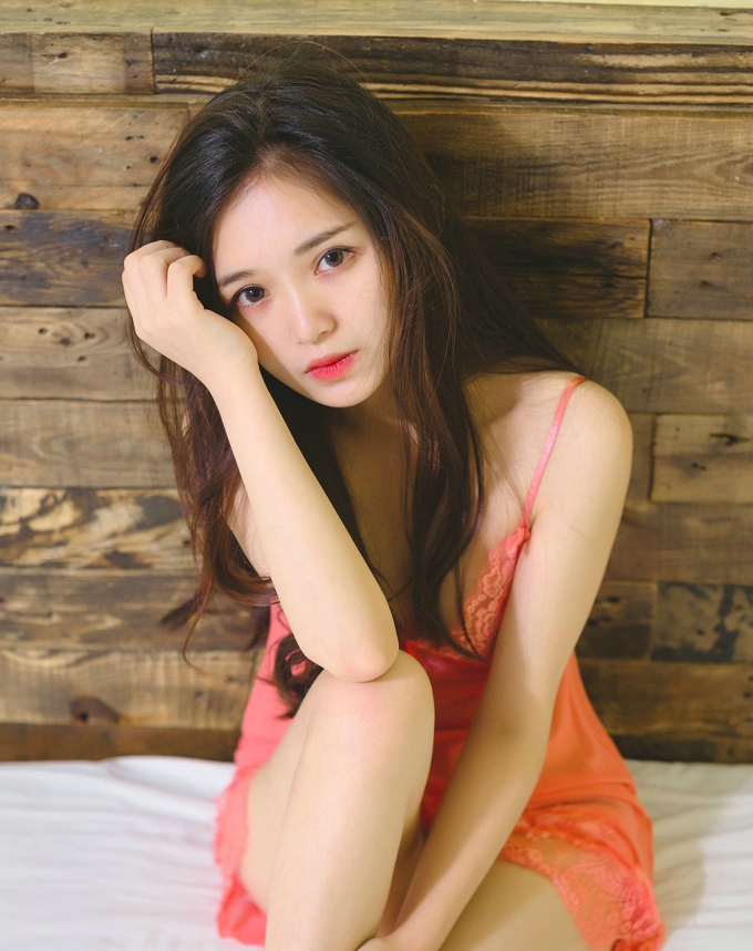 妩媚少妇尹意纯性感薄纱私房写真