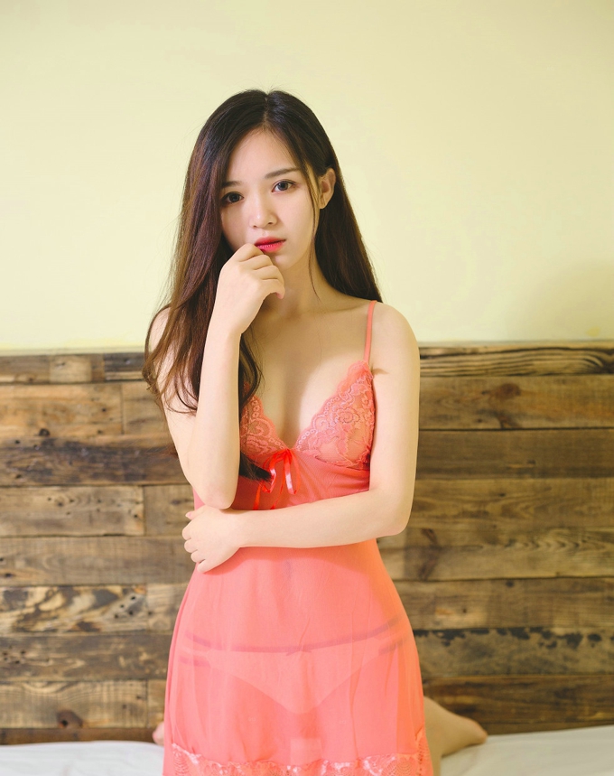 妩媚少妇尹意纯性感薄纱私房写真