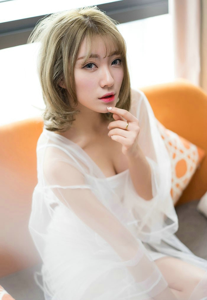 青春可爱性感萌妹子松岛拉面君吊带背心酥胸清新诱惑写真
