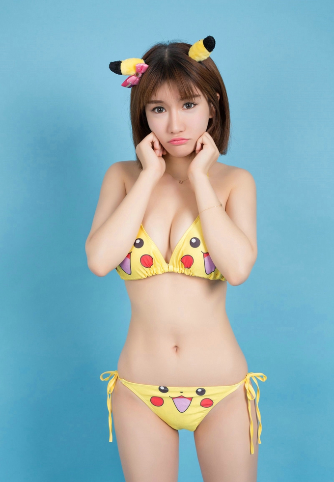 K8傲娇萌萌Vivian皮卡丘比基尼诱惑可爱卖萌爆乳翘臀美腿气质写真