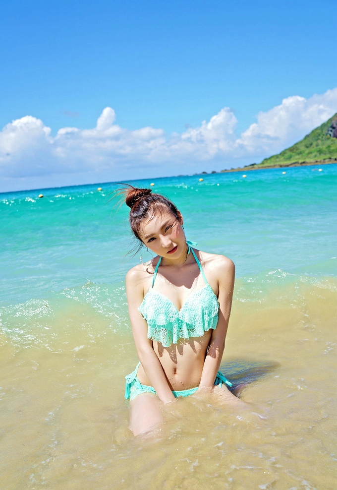 靓丽嫩模Hana妹海边沙滩性感比基尼秀完美身材美乳翘臀写真