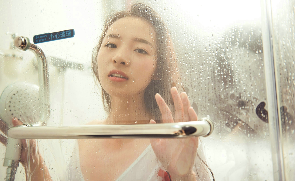 性感美少女浴室湿身诱惑迷人翘臀妖娆妩媚私房写真