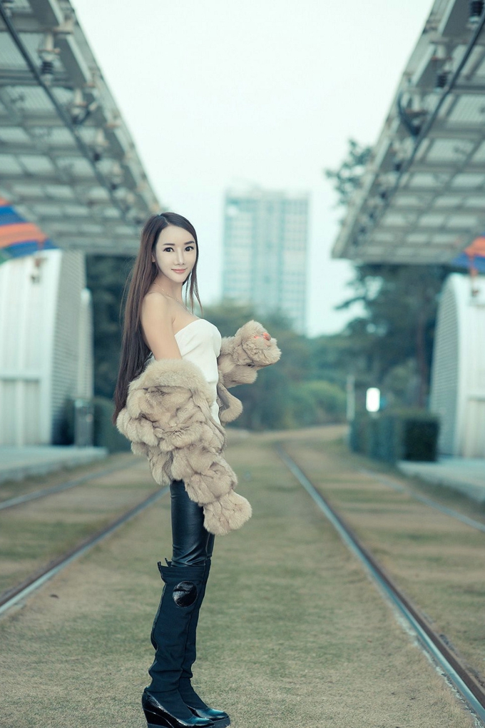 皮草美女婕西儿jessie诱惑迷人妖娆妩媚火辣眼神气质写真