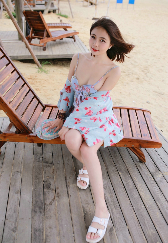 海边风情美乳气质嫩模诱惑写真