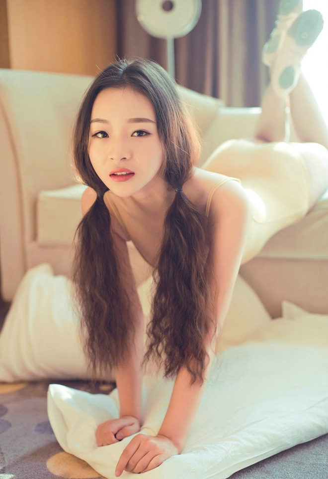 火辣娇艳宅男女神尤Una娜丁字裤翘臀私房销魂娇媚诱人写真