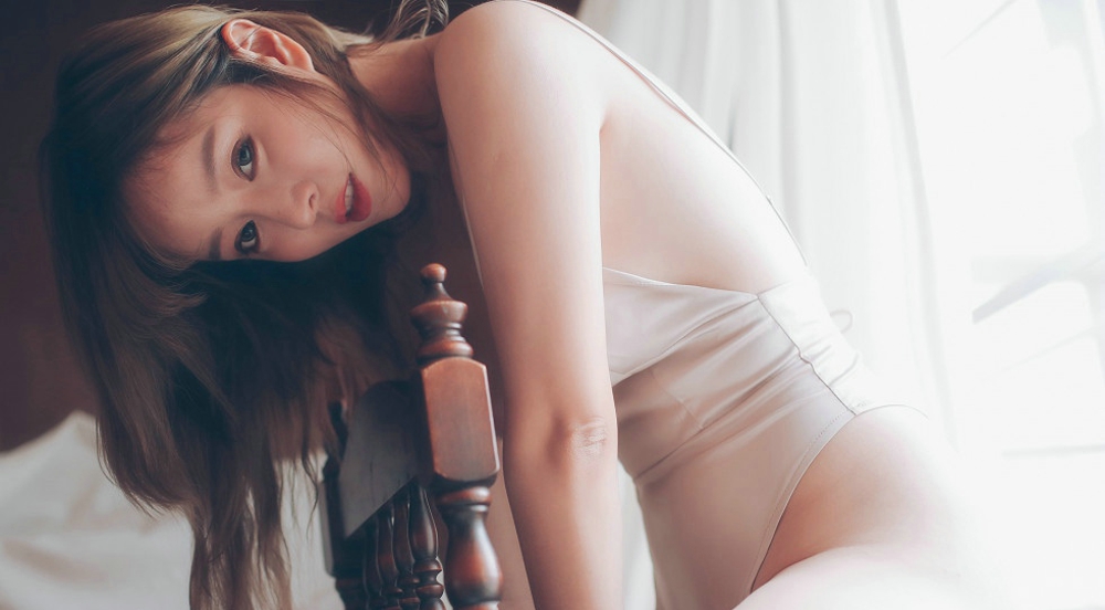 王雨纯居家性感气质迷人诱惑美乳翘臀白嫩肌肤撩人写真