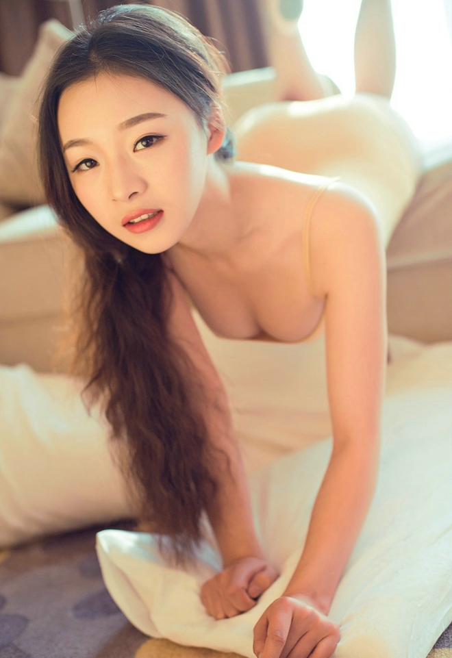 火辣娇艳宅男女神尤Una娜丁字裤翘臀私房销魂娇媚诱人写真