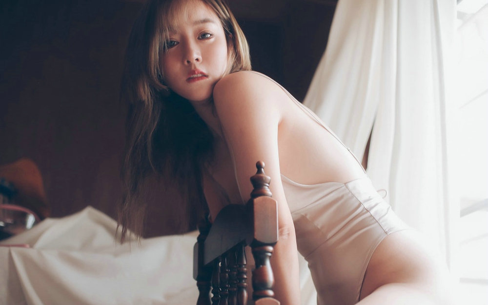 王雨纯居家性感气质迷人诱惑美乳翘臀白嫩肌肤撩人写真