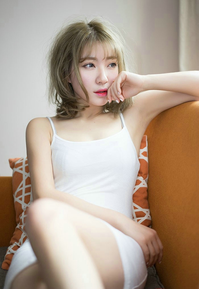 青春可爱性感萌妹子松岛拉面君吊带背心酥胸清新诱惑写真